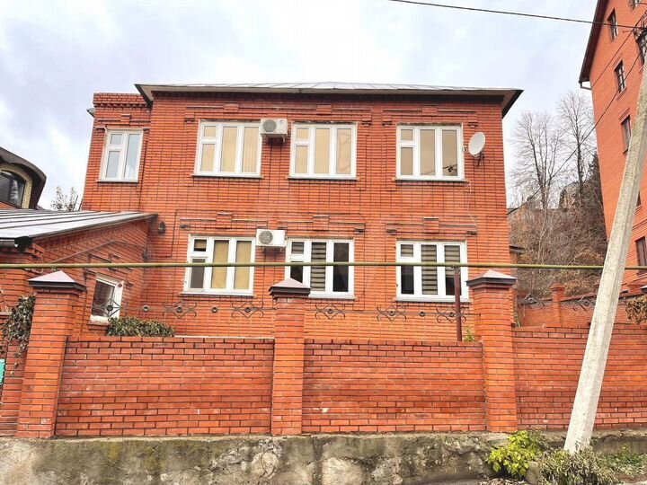 Коттедж 209 м² на участке 8,5 сот.