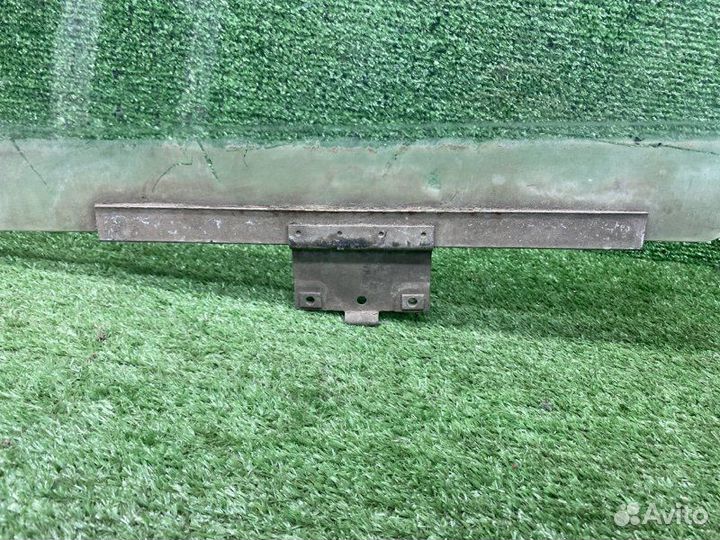 Стекло двери переднее левое Volkswagen Golf 2