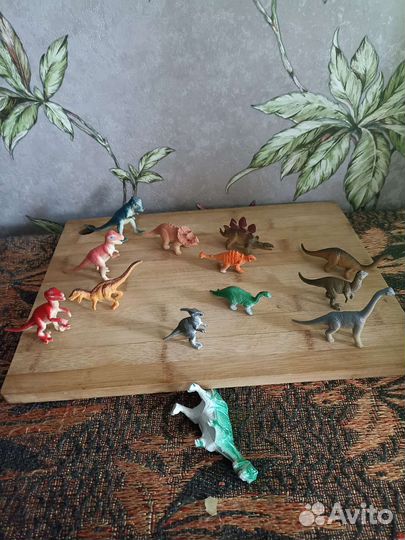 Динозавры игрушки