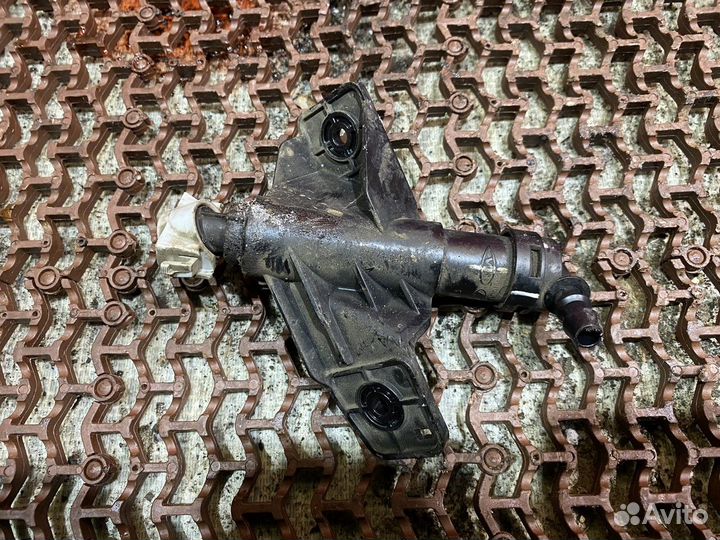 Форсунка омывателя левая Оптима 4 Kia Optima