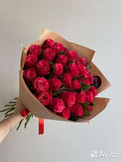 31 роза 2300