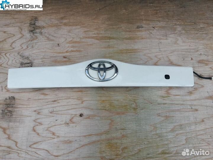 Ручка багажника Toyota Prius 2 NHW20 (2003 - 2011)