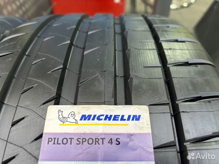 Michelin Pilot Sport PS4 SUV 255/40 R19 100W