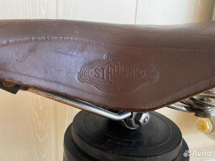 Старинное седло от немецкого велосипеда