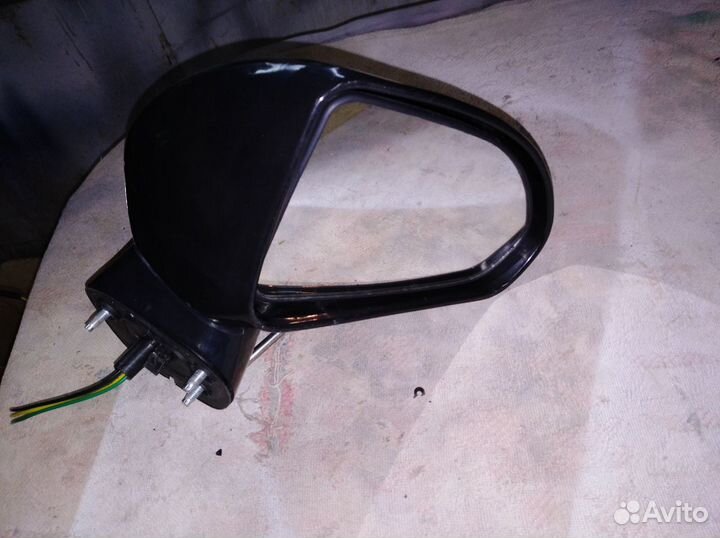 Продам правое зеркало заднего вида Honda Fit