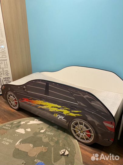 Детская кровать машина