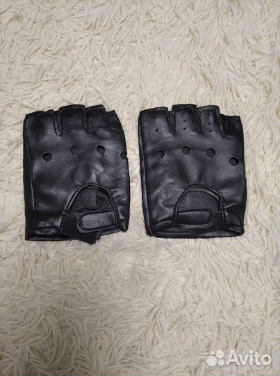 Кожаные перчатки без пальцев