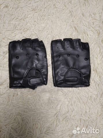 Кожаные перчатки без пальцев