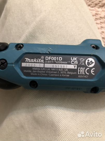 Аккумуляторная отвертка makita df001d