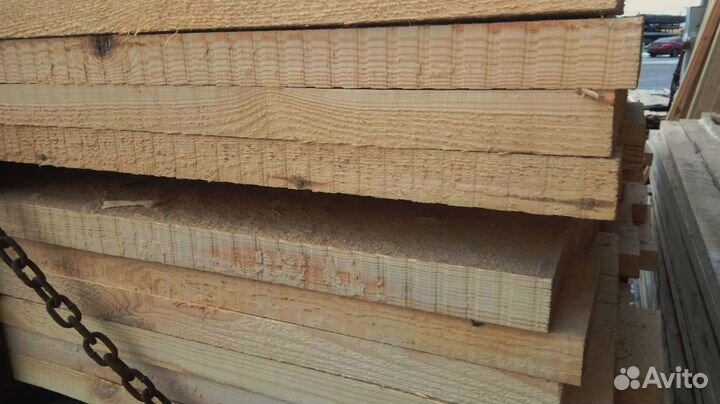 Сосновые доски, натуральность и уют в каждом элементе