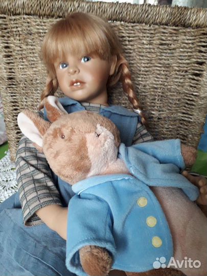 Коллекционная виниловая кукла