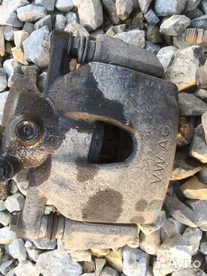 Передний правый тормозной суппорт Volkswagen polo