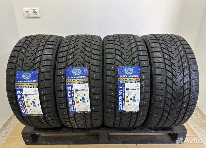 Tri Ace Snow White II 255/35 R20 51J