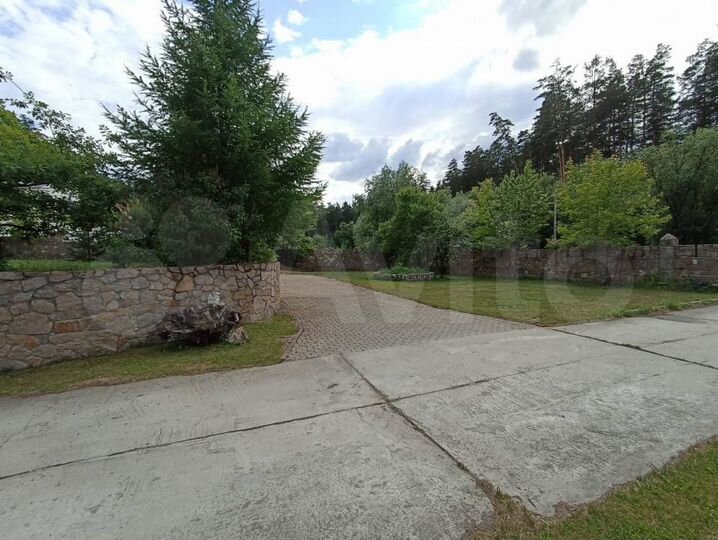 Дом 560 м² на участке 59 сот.