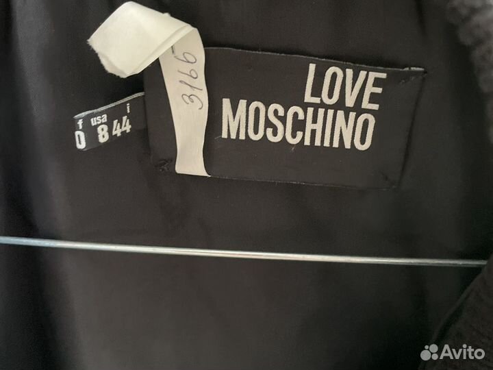 Куртка и кепка (в подарок ) ориг love moschino