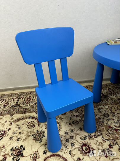 Детский стол и 2 стула
