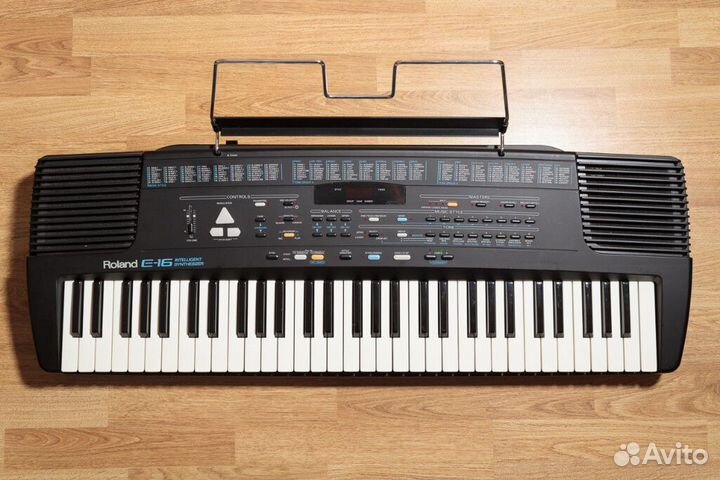 Продаю синтезатор roland-e 16