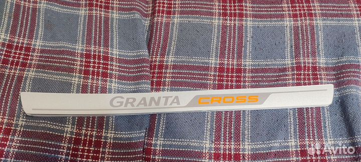 Накладки на пороги лада урбан