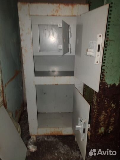 Сейф металлический шкаф