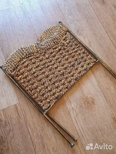 Стильная подставка-бабочка для журналов