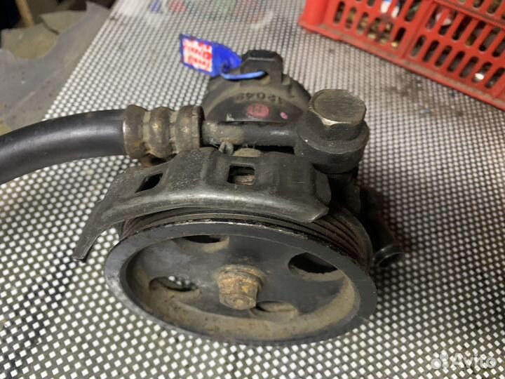 Насос гидроусилителя Тойота Карина Е 2.0 дизель