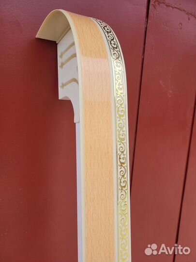 Карниз потолочный закруглённый 3-х рядный новый