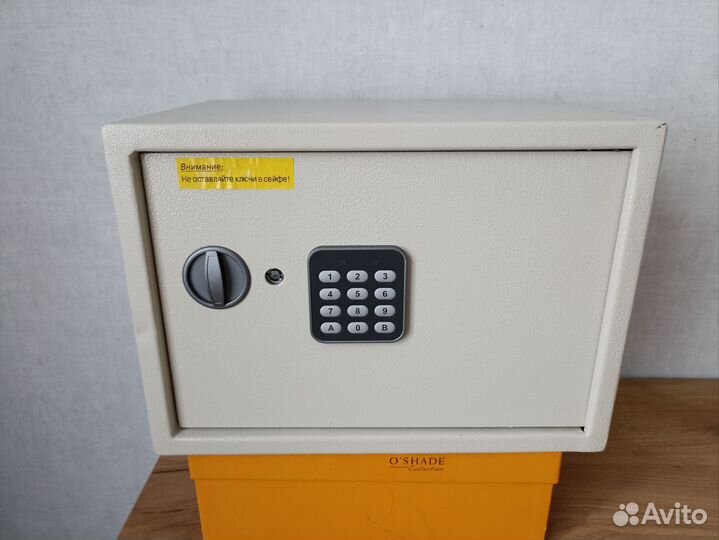 Сейф металлический