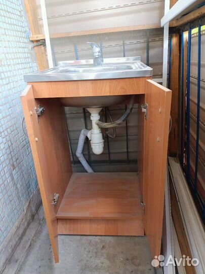 Кухонная мойка с тумбой со смесителем