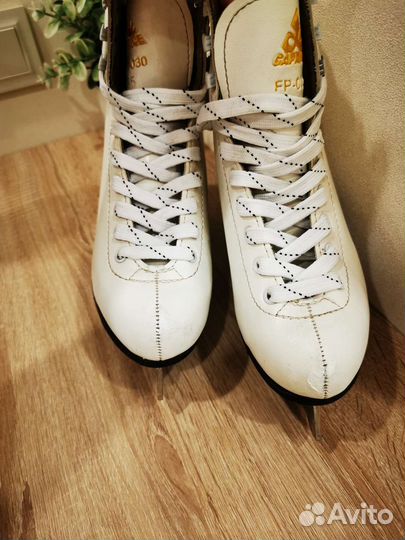 Коньки фигурные р. 35-36