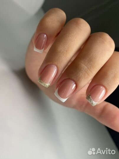 Маникюр и педикюр на дому за 800