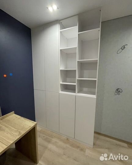 Шкаф двухстворчатый