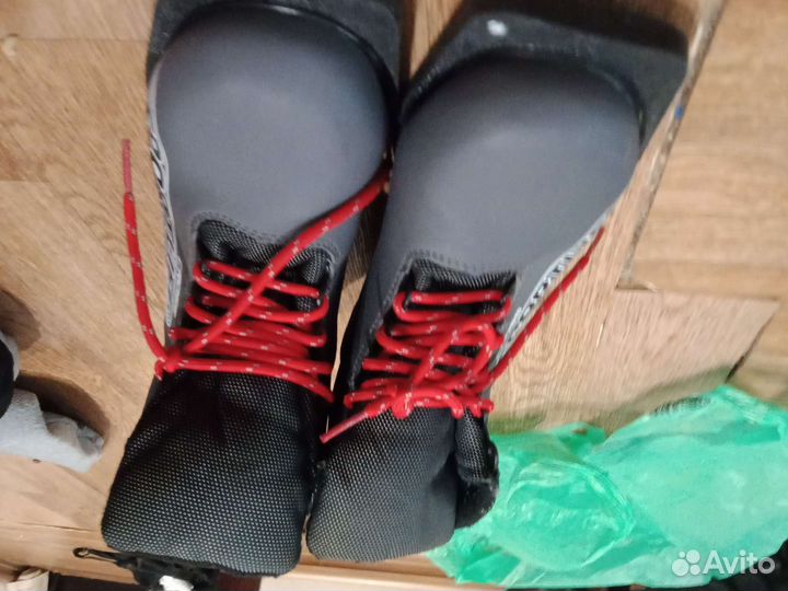 Лыжные ботинки