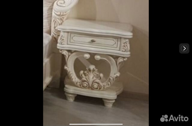 Тумбочки в классическом стиле, массив
