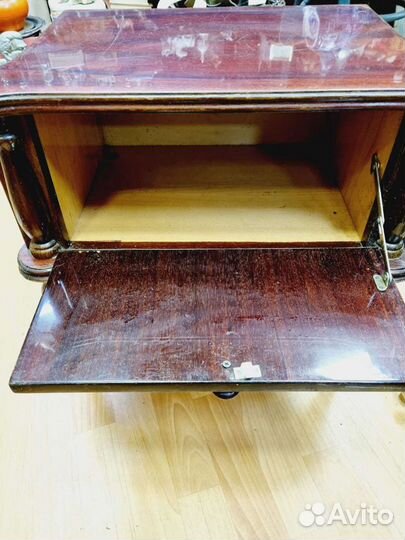 Прикроватная тумба, размер высота 55 см, ширина 55