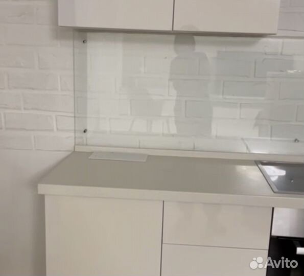 Фартук для кухни из стекла