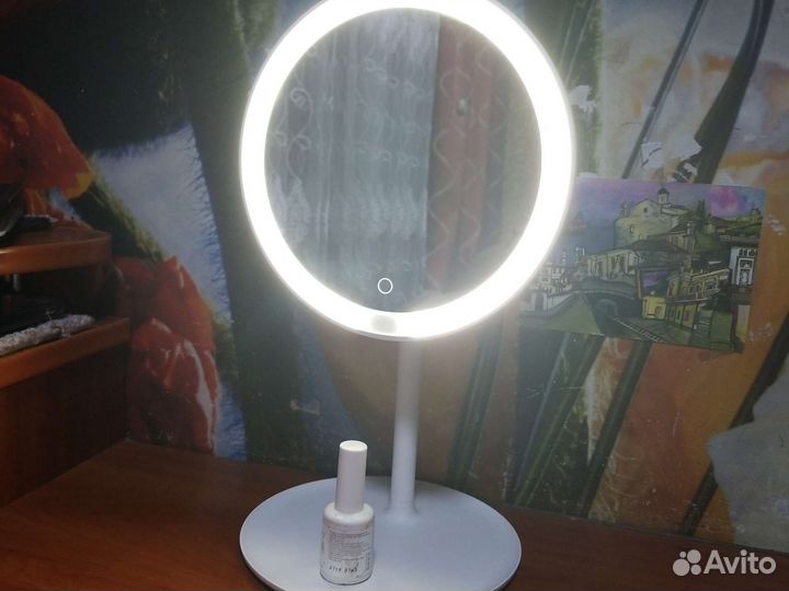 Зеркало для макияжа с подсветкой
