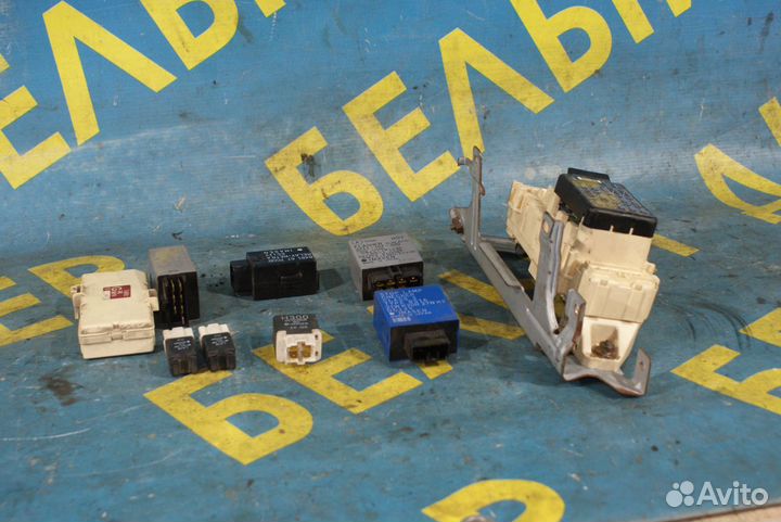 Блок предохранителей mazda 323 F (BG)