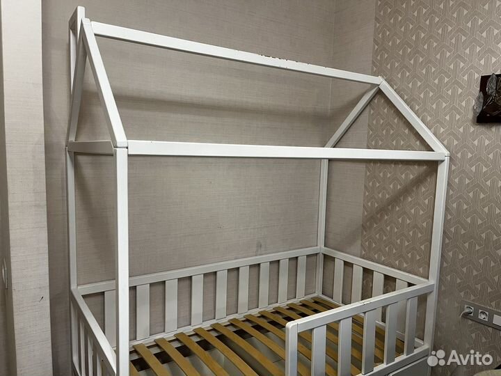 Детская кроватка домик из массива бука BabyLodge
