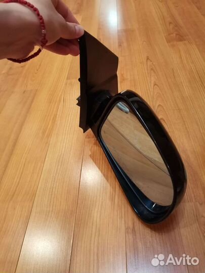 Боковое стекло