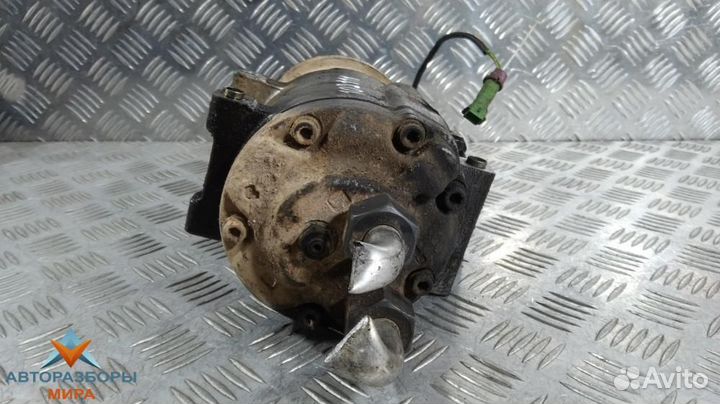 Компрессор кондиционера Volkswagen Passat B6 2005