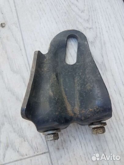 Ухо буксировочное prius30