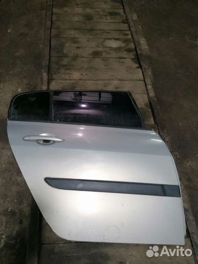 Задняя правая дверь Рено Меган 2 седан