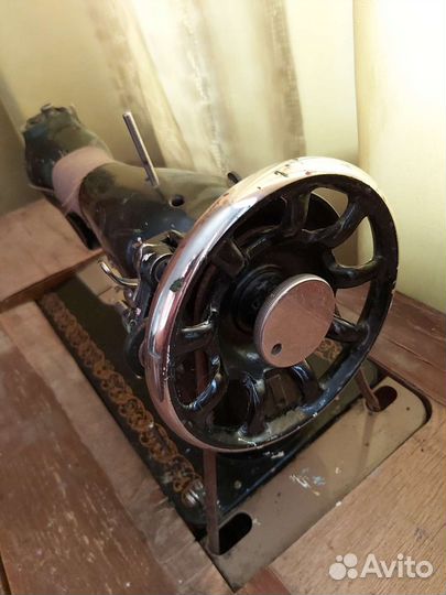 Швейная машина ножная