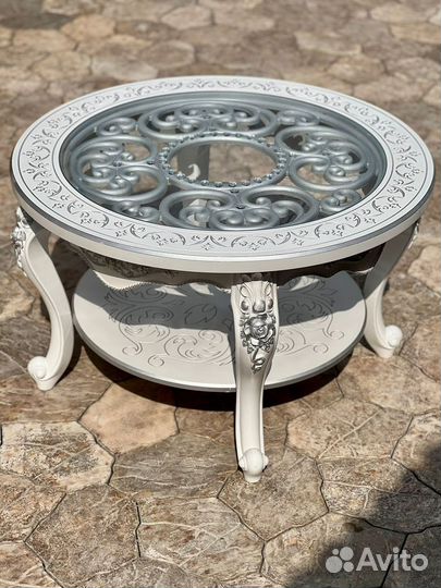 Журнальный столик