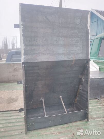 Бункерная кормушка для поросят