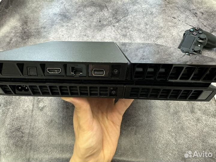 Sony Playstation 4 + геймпад PS4