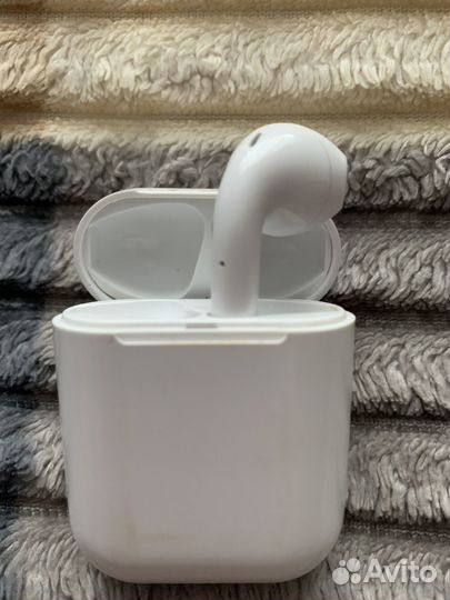 Беспроводные наушники apple airpods