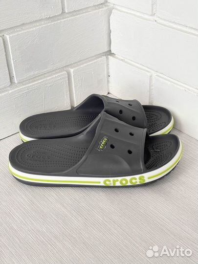 Новые мужские сланцы Crocs