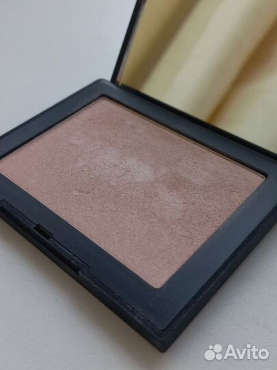 Пудра-хайлайтер Nars оттенок Capri