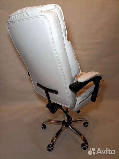 Офисное кресло